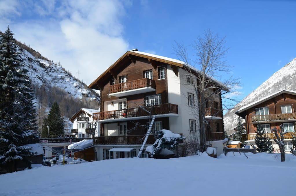 Haus Alpenperle Lägenhet Saas-Almagell Exteriör bild